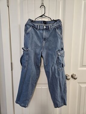 H&M Men's Relaxed Cargo Jeans in Faded Blue